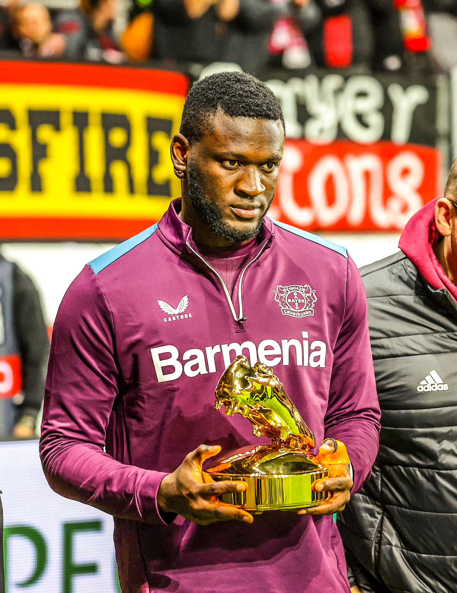 Europa League : Victor Boniface reçoit le prix du meilleur buteur de la saison dernière